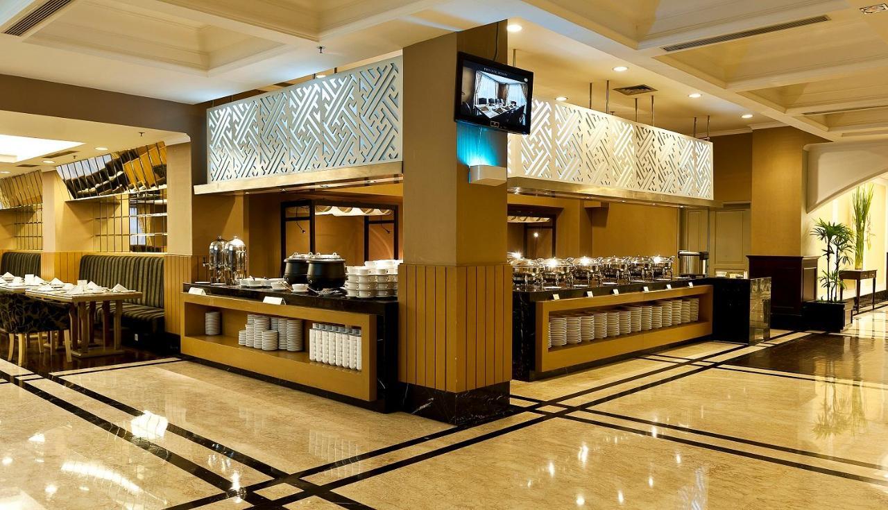Royal Kuningan Hotel Jakarta Exterior photo